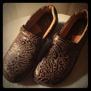 Born Concepts BOC Clogs